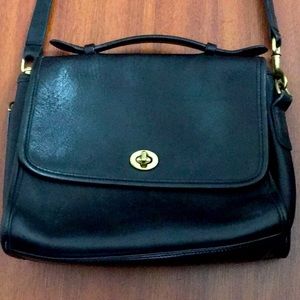 Black Couch Court bag